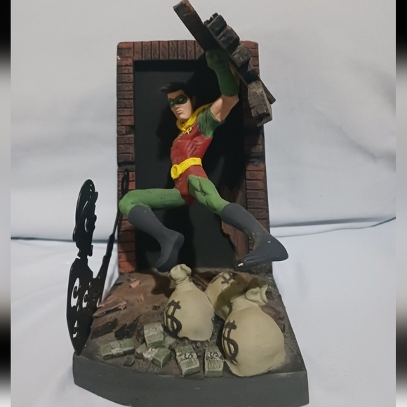 Officially Licensed DC Batman and Robin Bookends - Picture 6 of 8